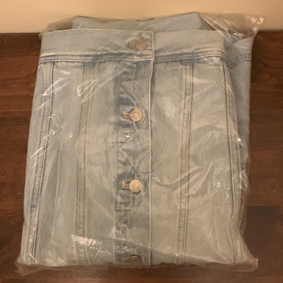 Madewell The Oversized Trucker Jean Jacket in Whitmore Wash - Picture 8 of 8